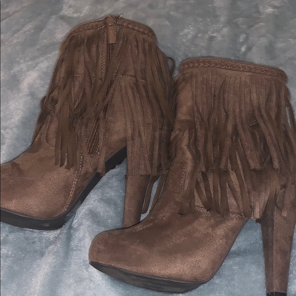 Heels - Picture 2 of 2